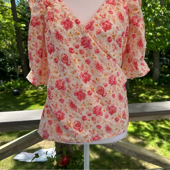 Something Navy Fitted Floral Surplice Top Small - Picture 8 of 14